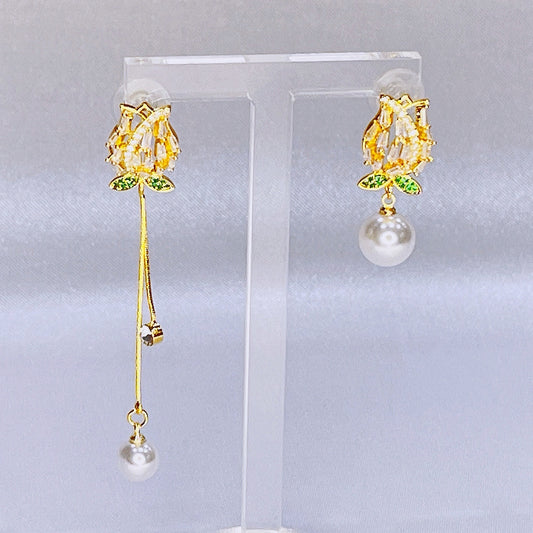 Sparkling asymmetric rose earrings