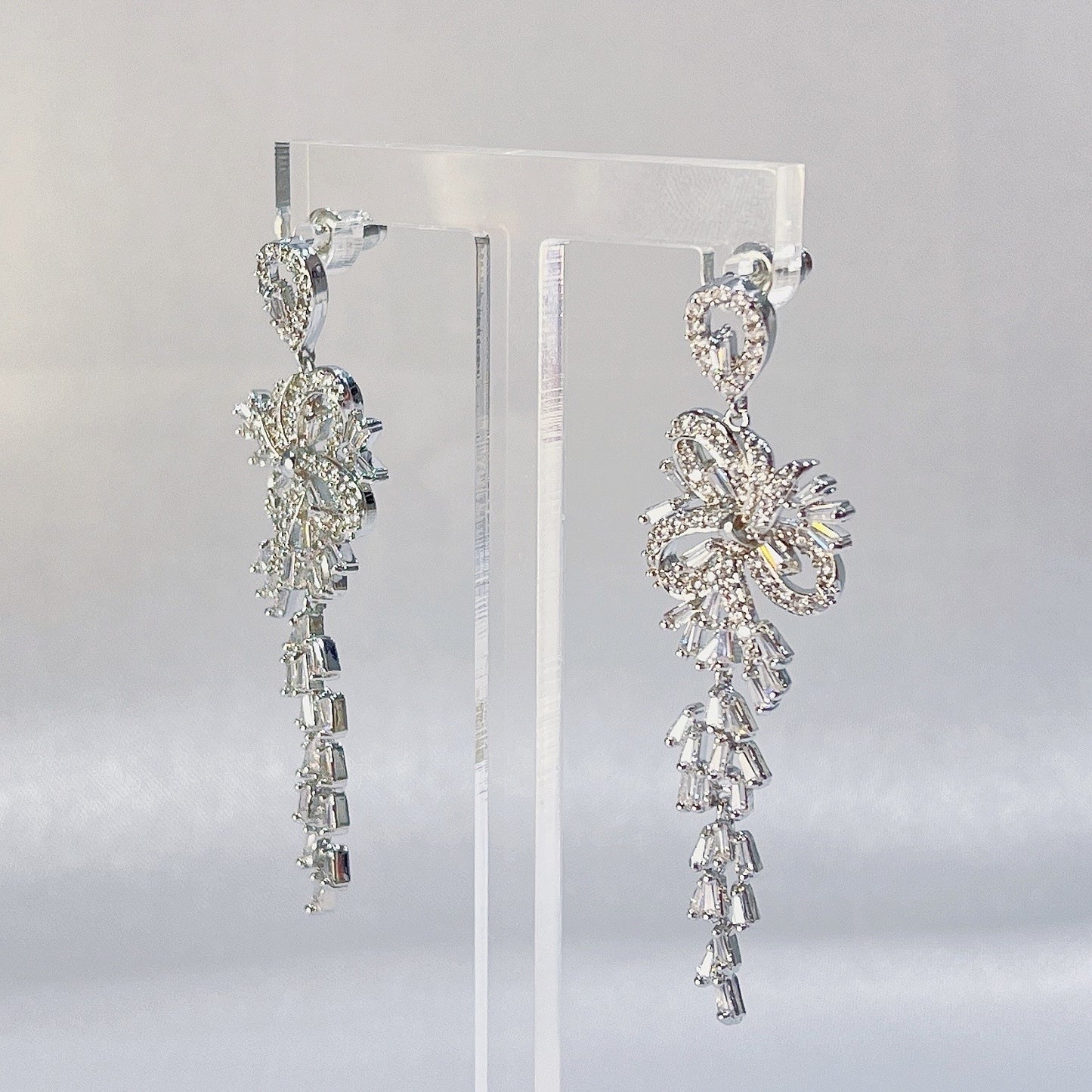 Sparkling Statement Earrings with Dazzling Rhinestones