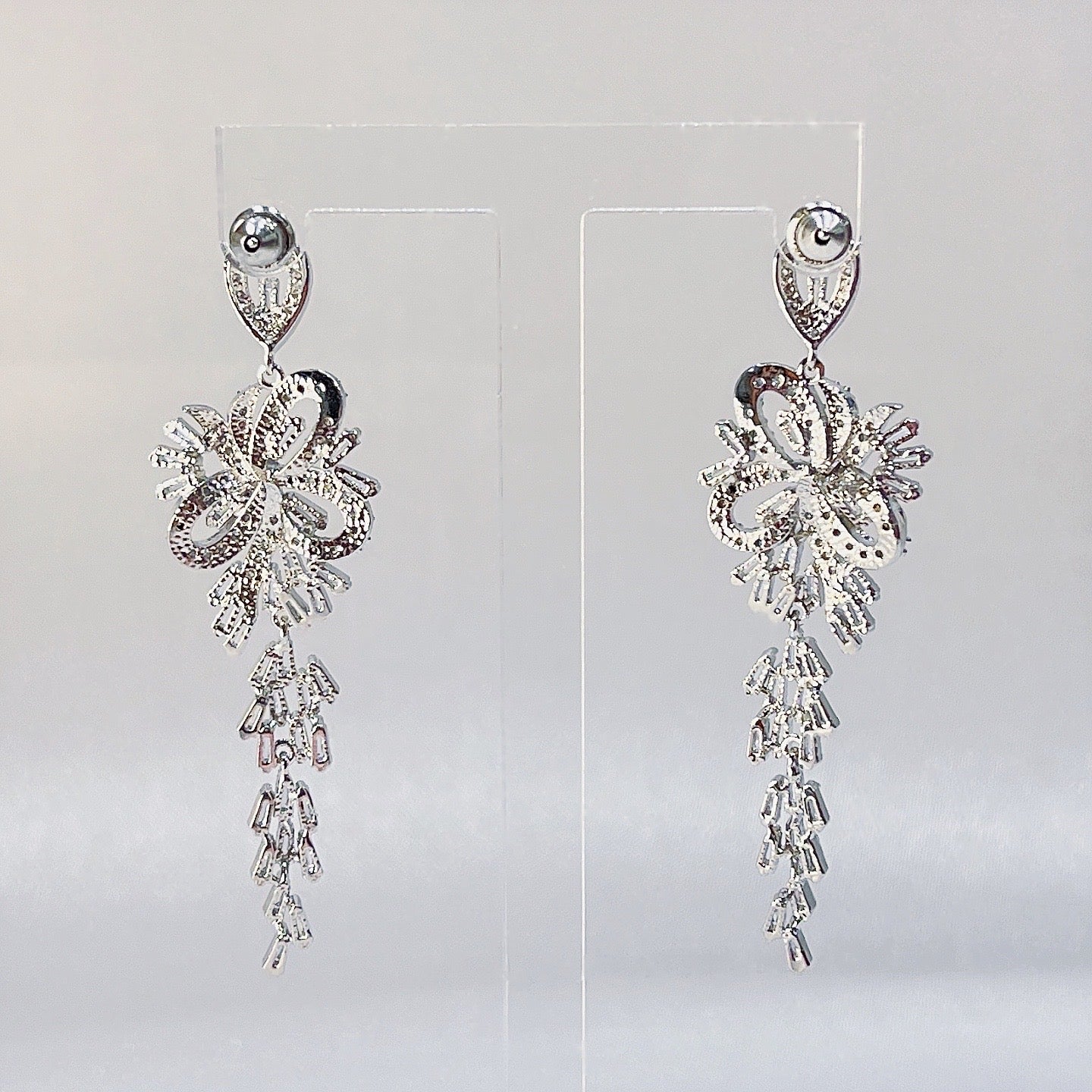 Sparkling Statement Earrings with Dazzling Rhinestones