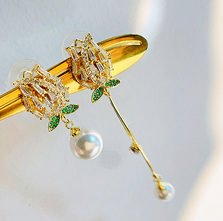 Sparkling asymmetric rose earrings
